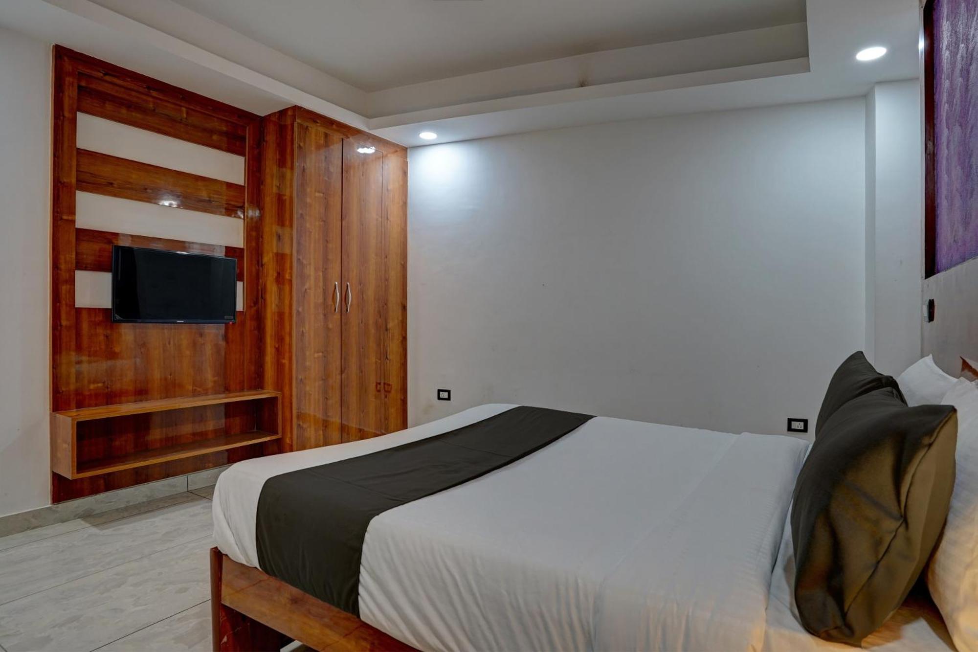 ניו דלהי Hotel Hight Krone A Family Hotel Near Igi Airport Delhi מראה חיצוני תמונה